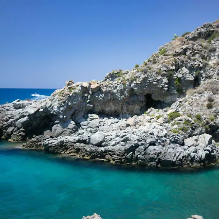 Mansion In Capo Vaticano By The Sea